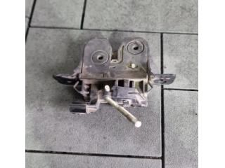 bontott DACIA SANDERO Csomagtérajtó Zárszerkezet