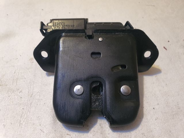 bontott DACIA SANDERO Csomagtérajtó Zárszerkezet