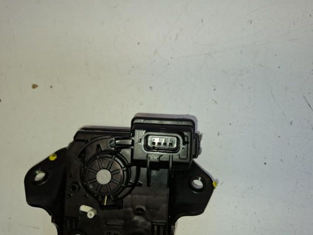 bontott DACIA SANDERO Csomagtérajtó Zárszerkezet