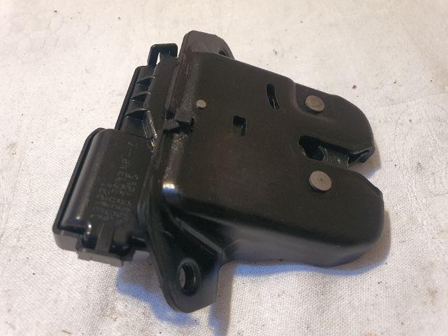 bontott DACIA SANDERO Csomagtérajtó Zárszerkezet