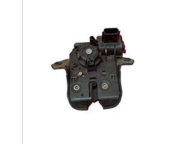 bontott DACIA SANDERO Csomagtérajtó Zárszerkezet