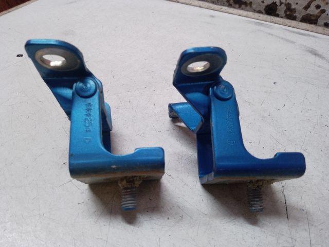 bontott DACIA SANDERO Csomagtérajtó Zsanér