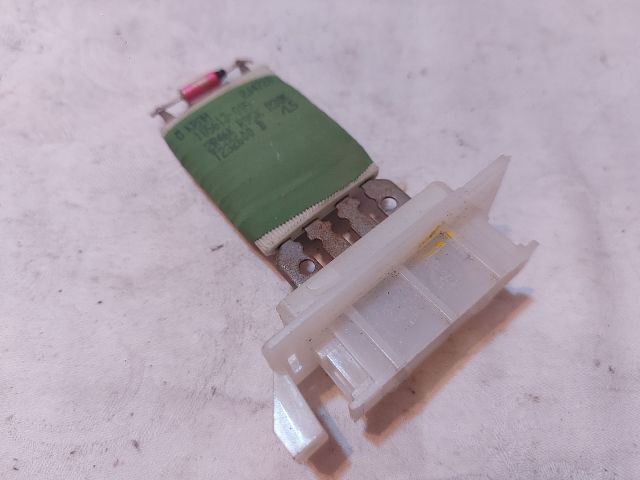 bontott DACIA SANDERO Előtét Ellenállás Fűtőmotor