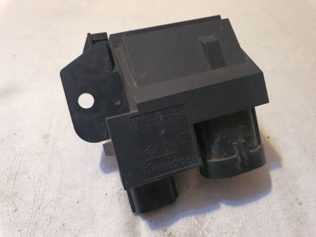 bontott DACIA SANDERO Előtét Ellenállás Fűtőmotor