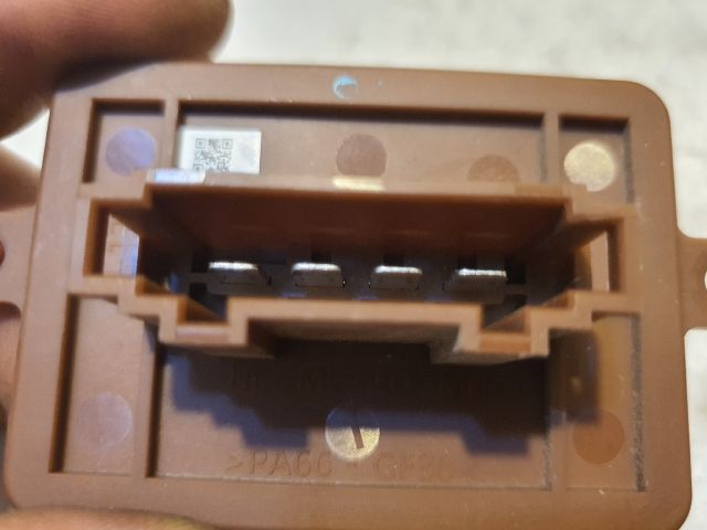 bontott DACIA SANDERO Előtét Ellenállás Fűtőmotor