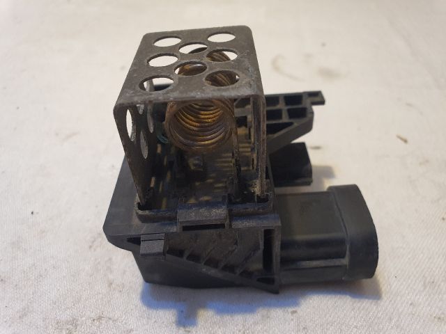 bontott DACIA SANDERO Előtét Ellenállás Hűtőventilátor