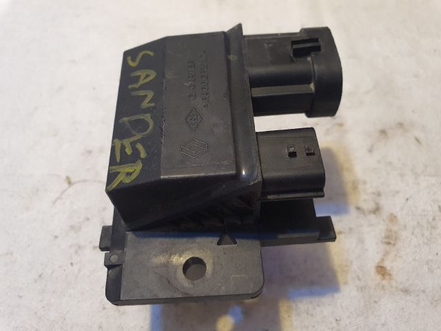 bontott DACIA SANDERO Előtét Ellenállás Hűtőventilátor