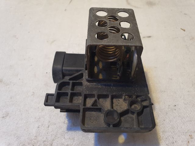 bontott DACIA SANDERO Előtét Ellenállás Hűtőventilátor