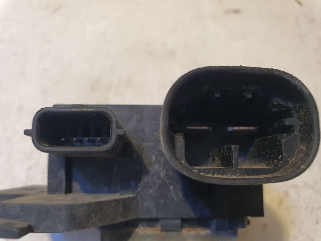 bontott DACIA SANDERO Előtét Ellenállás Hűtőventilátor