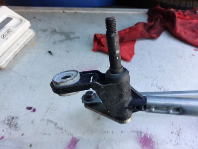 bontott DACIA SANDERO Első Ablaktörlő Motor