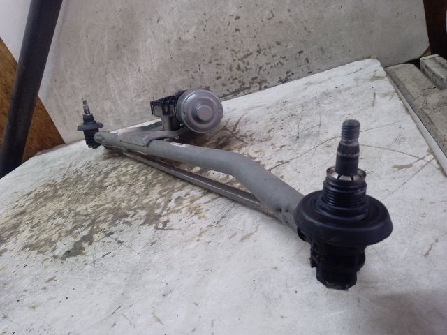 bontott DACIA SANDERO Első Ablaktörlő Szerkezet Motorral