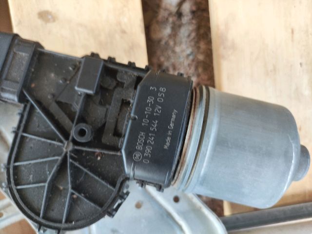 bontott DACIA SANDERO Első Ablaktörlő Szerkezet Motorral