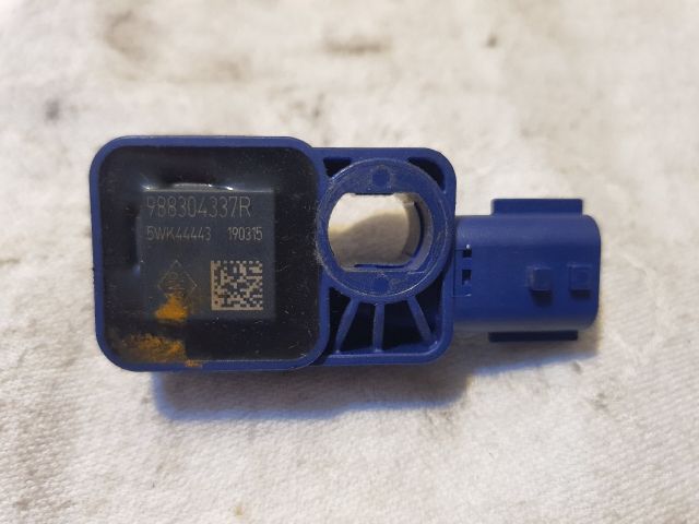 bontott DACIA SANDERO Első Középső Ütközés Érzékelő (Homlokfalon)