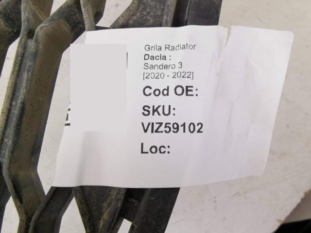 bontott DACIA SANDERO Első Lökhárító Alsó Középső Díszrács