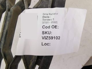 bontott DACIA SANDERO Első Lökhárító Alsó Középső Díszrács