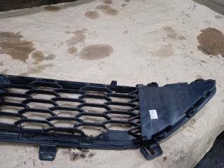 bontott DACIA SANDERO Első Lökhárító Alsó Középső Díszrács