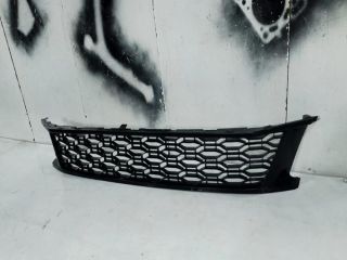 bontott DACIA SANDERO Első Lökhárító Alsó Középső Díszrács