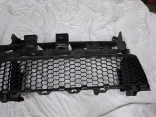 bontott DACIA SANDERO Első Lökhárító Alsó Középső Díszrács