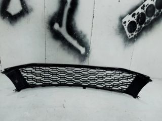 bontott DACIA SANDERO Első Lökhárító Alsó Középső Díszrács