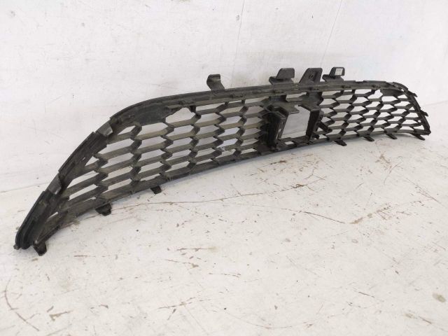 bontott DACIA SANDERO Első Lökhárító Alsó Középső Díszrács