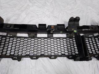 bontott DACIA SANDERO Első Lökhárító Alsó Középső Díszrács