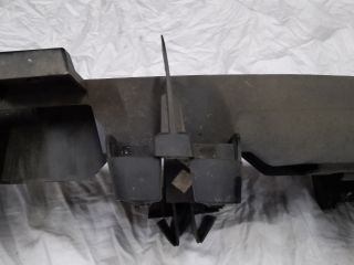 bontott DACIA SANDERO Első Lökhárító Alsó Középső Díszrács