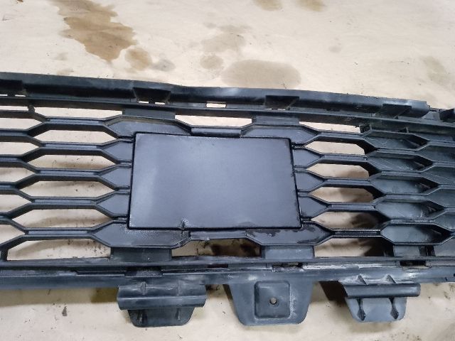 bontott DACIA SANDERO Első Lökhárító Alsó Középső Díszrács