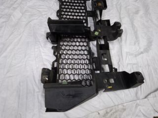 bontott DACIA SANDERO Első Lökhárító Alsó Középső Díszrács