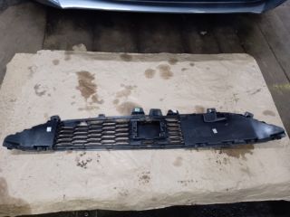 bontott DACIA SANDERO Első Lökhárító Alsó Középső Díszrács