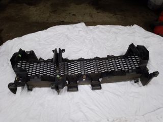 bontott DACIA SANDERO Első Lökhárító Alsó Középső Díszrács