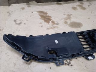 bontott DACIA SANDERO Első Lökhárító Alsó Középső Díszrács