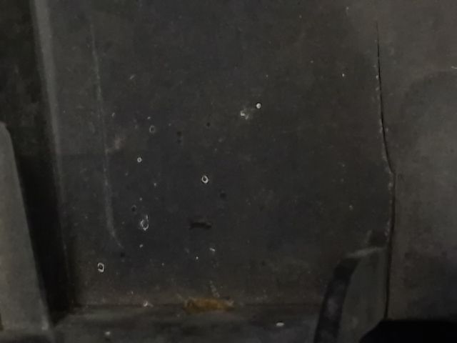 bontott DACIA SANDERO Első Lökhárító Alsó Középső Díszrács