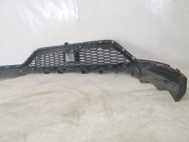 bontott DACIA SANDERO Első Lökhárító Alsó Középső Díszrács