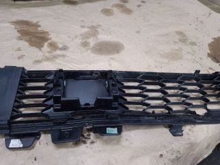 bontott DACIA SANDERO Első Lökhárító Alsó Középső Díszrács