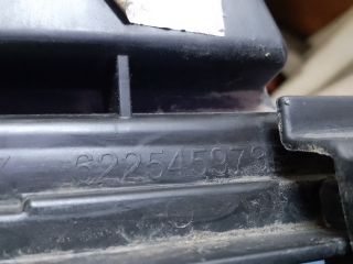 bontott DACIA SANDERO Első Lökhárító Alsó Középső Díszrács