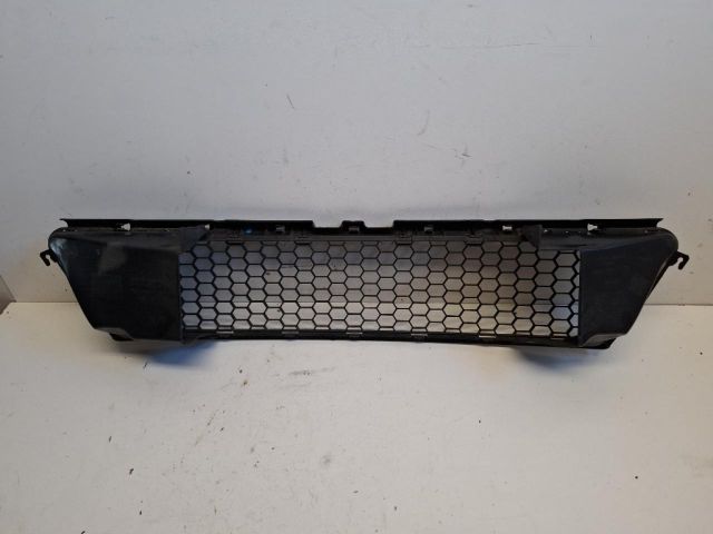 bontott DACIA SANDERO Első Lökhárító Alsó Középső Díszrács