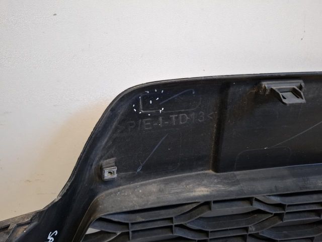 bontott DACIA SANDERO Első Lökhárító Alsó Középső Díszrács