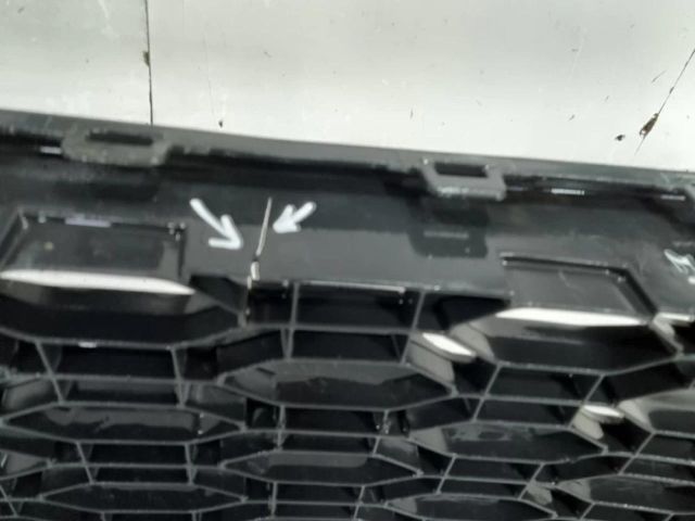 bontott DACIA SANDERO Első Lökhárító Alsó Középső Díszrács