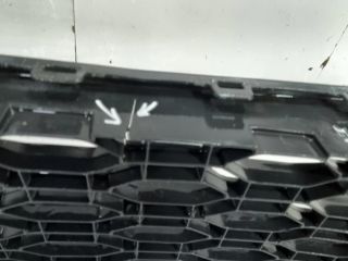 bontott DACIA SANDERO Első Lökhárító Alsó Középső Díszrács