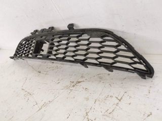 bontott DACIA SANDERO Első Lökhárító Alsó Középső Díszrács