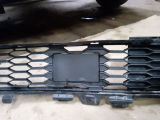 bontott DACIA SANDERO Első Lökhárító Alsó Középső Díszrács