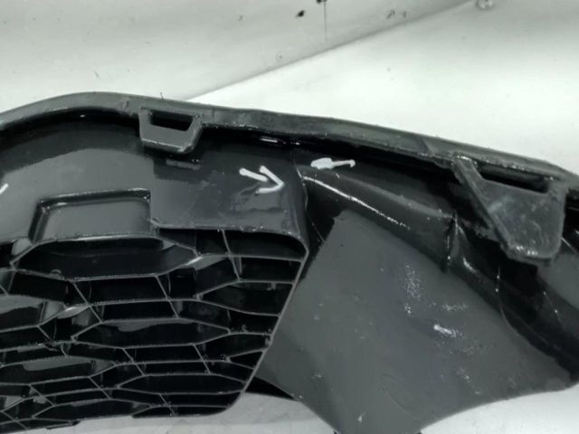 bontott DACIA SANDERO Első Lökhárító Alsó Középső Díszrács