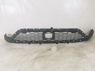 bontott DACIA SANDERO Első Lökhárító Alsó Középső Díszrács