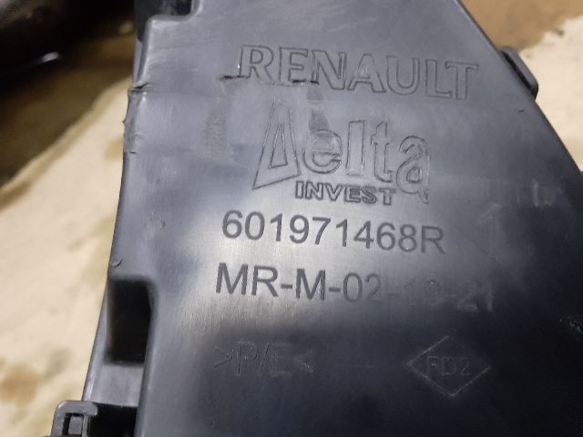 bontott DACIA SANDERO Első Lökhárító Alsó Középső Díszrács