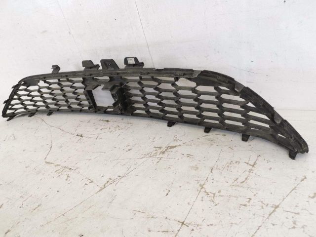 bontott DACIA SANDERO Első Lökhárító Alsó Középső Díszrács