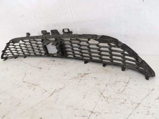 bontott DACIA SANDERO Első Lökhárító Alsó Középső Díszrács