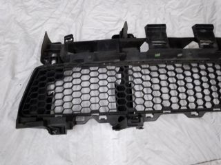 bontott DACIA SANDERO Első Lökhárító Alsó Középső Díszrács