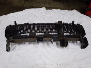 bontott DACIA SANDERO Első Lökhárító Alsó Középső Díszrács