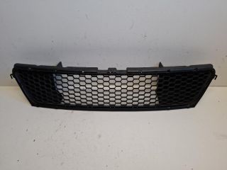 bontott DACIA SANDERO Első Lökhárító Alsó Középső Díszrács