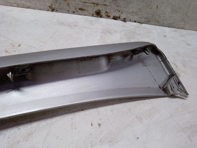 bontott DACIA SANDERO Első Lökhárító Díszléc